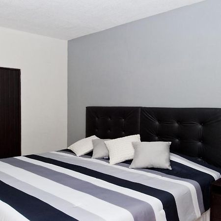 Econosuites Monterrey Buitenkant foto