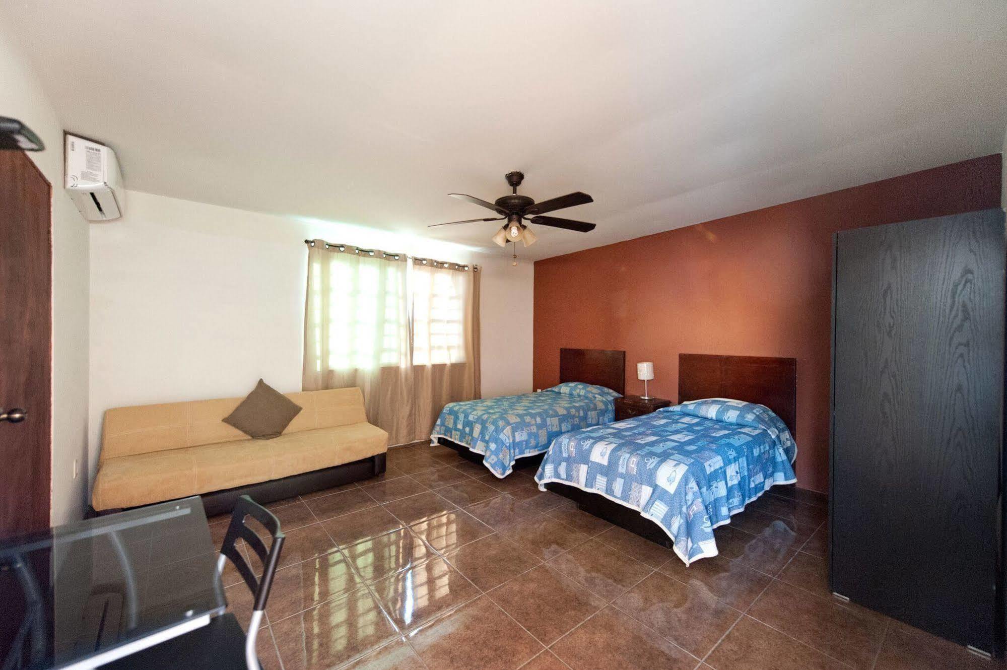 Econosuites Monterrey Buitenkant foto